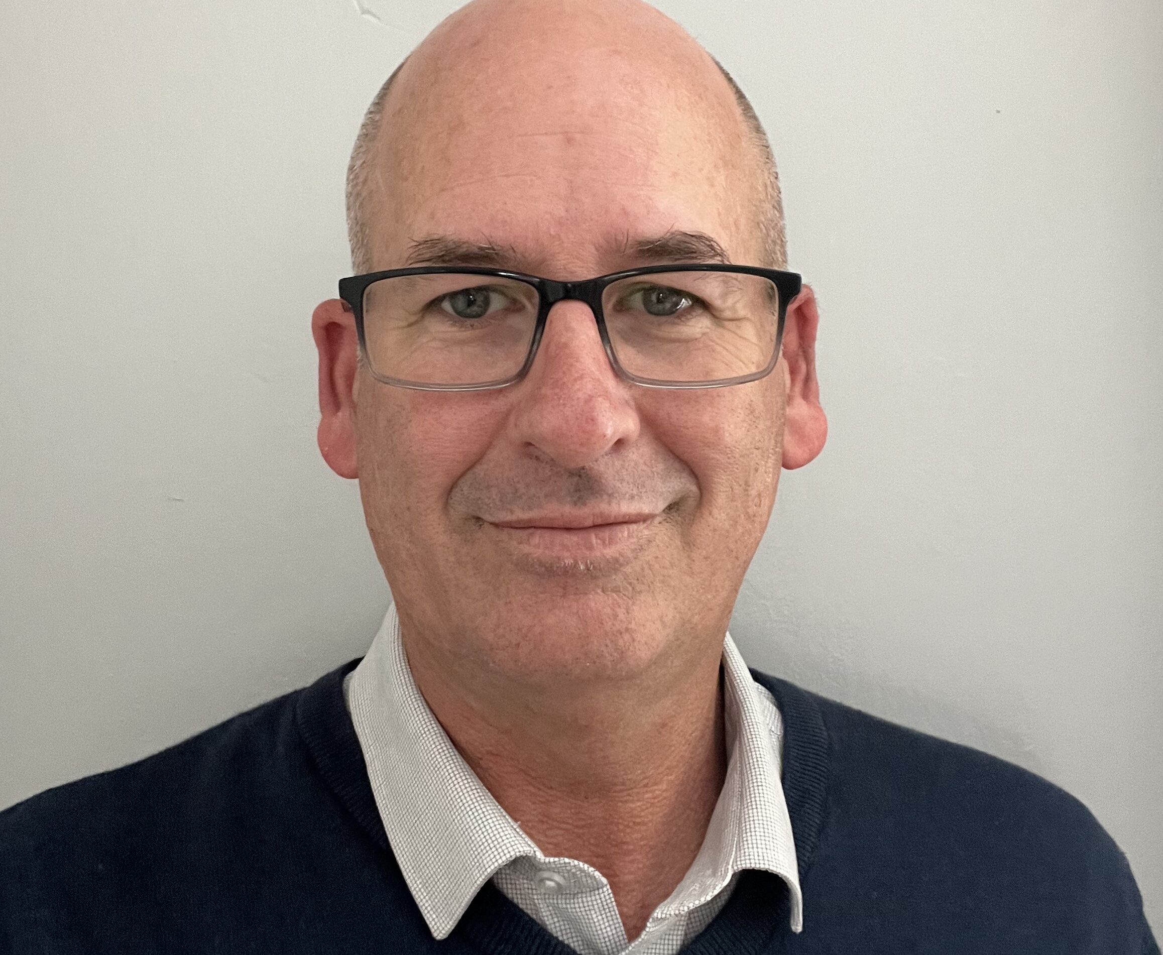 mike hood headshot e1695304823791