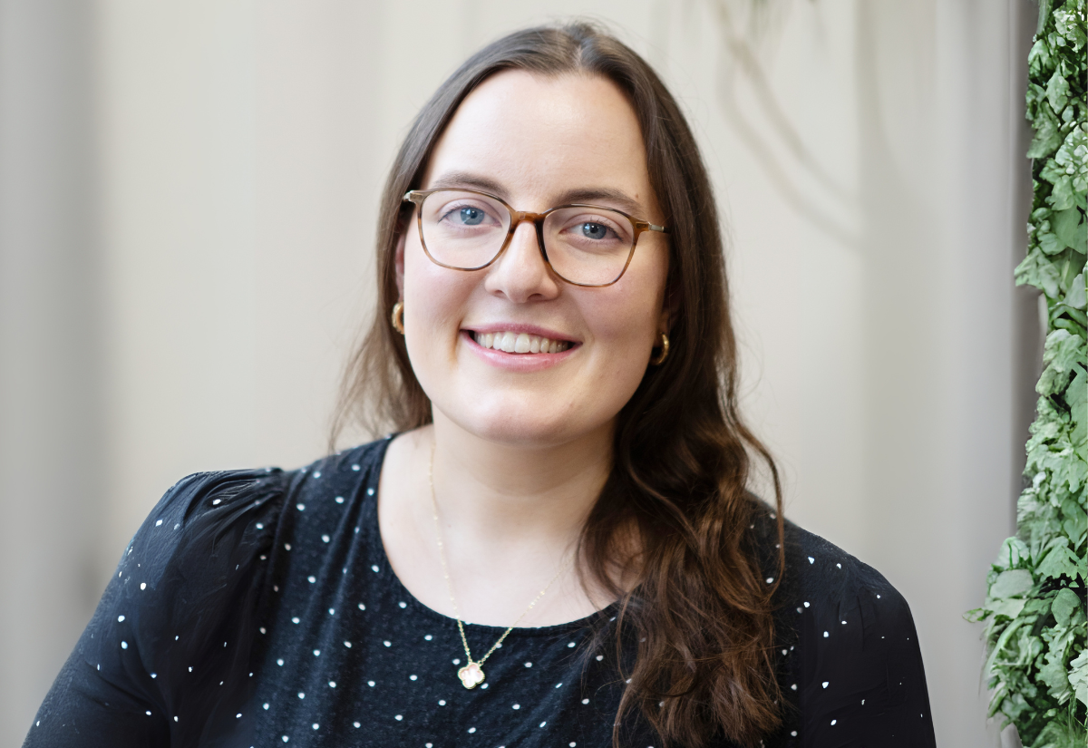Laura Dunn Headshot